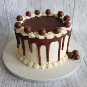 Simple Chocolate Dripped Cake 1kg